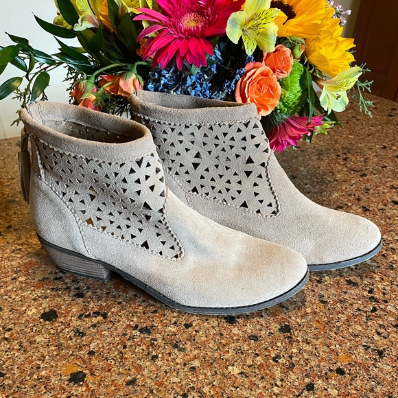 Minnetonka Leather Booties - Picture 3 of 5